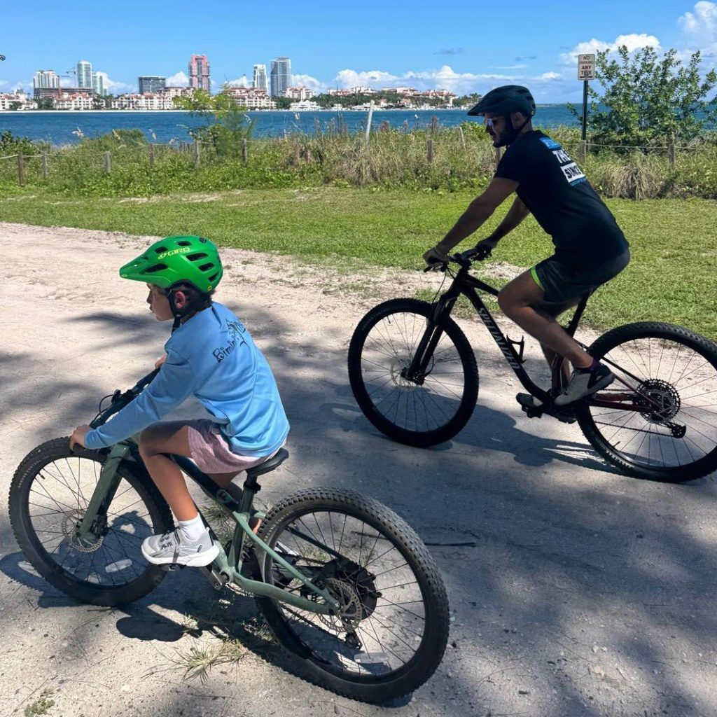 Beach Cruiser vs Mountain Bike - What to rent in Miami
